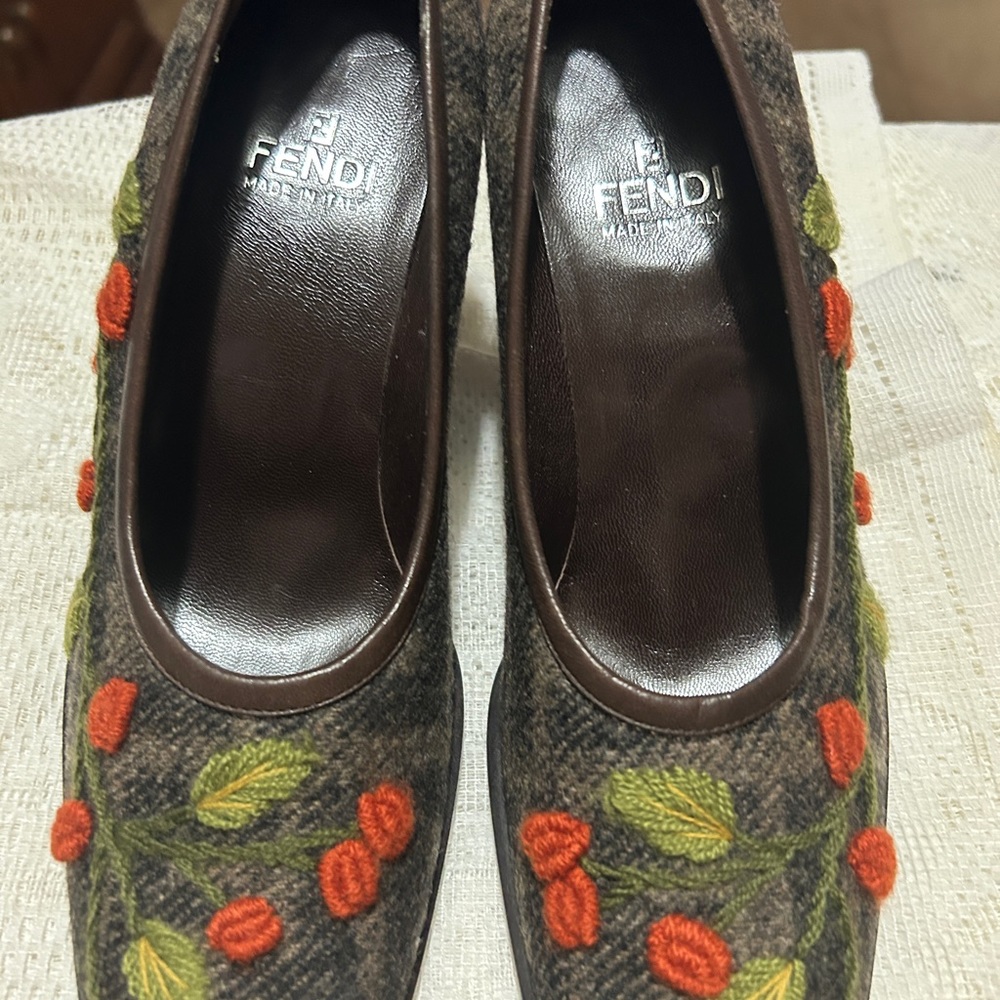 Vintage AUTHENTIC Fendi Hand Embroidered RARE Heels 5.5 Brand New Box